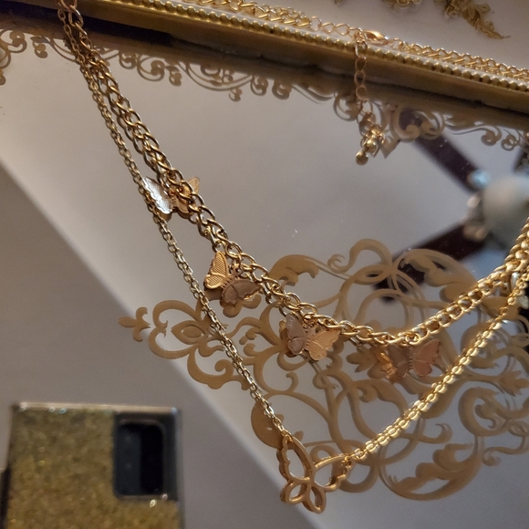 🦋layered gold plated butterfly necklace - Picture 7 of 7